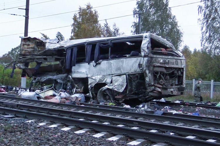Погибло 17 человека при столкновении автобуса с поездом под Владимиром