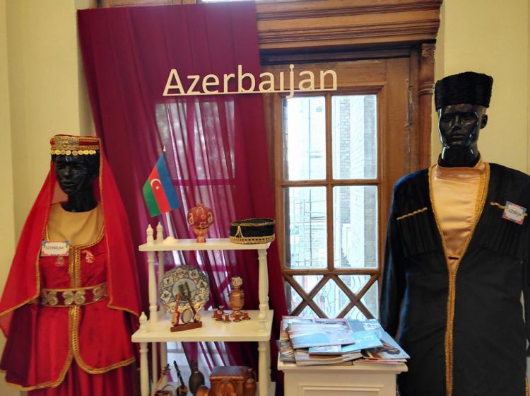 Азербайджан представлен на фестивале культур народов мира в Киеве