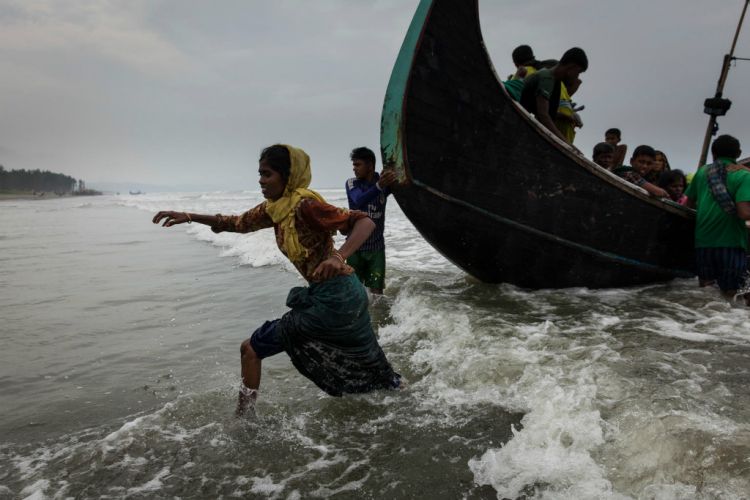 В Бенгальском заливе по пути в Бангладеш утонули 13 беженцев из Мьянмы