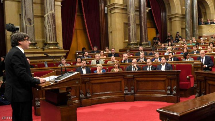حكومة كاتالونيا تتحدث عن استقلال "رمزي"