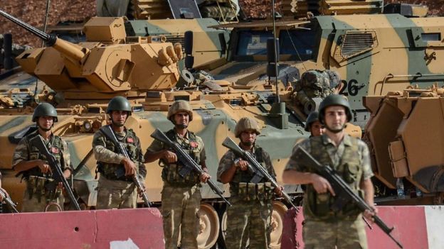 قوات تركية تدخل سوريا في إطار العملية في إدلب