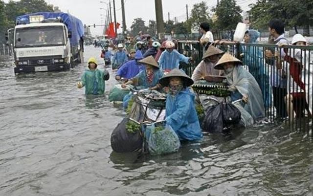 Число погибших при наводнении во Вьетнаме увеличилось до 68