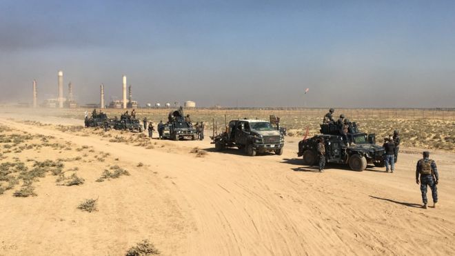 أزمة كركوك: القوات العراقية تقول إنها سيطرت على منشآت نفطية وطرق في المحافظة والأكراد ينفون