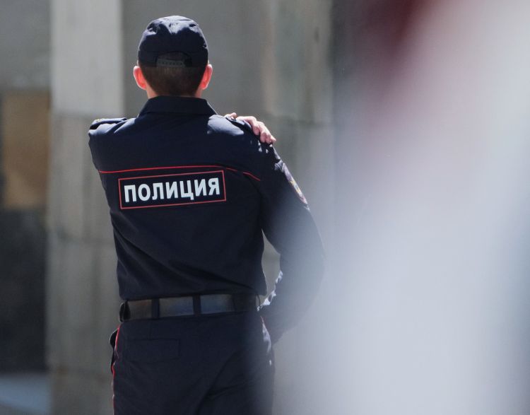 В России полицейский случайно прострелил себе ягодицы