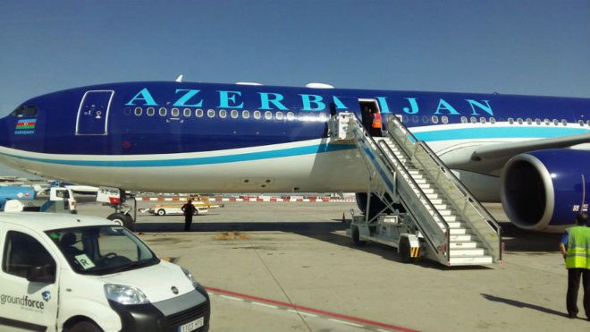 АЗАЛ назвал причину прилета в Баку испанского клуба "Атлетико" на самолете с надписью "Карабах"