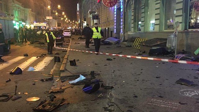 В Харькове автомобиль врезался в толпу пешеходов, есть погибшие