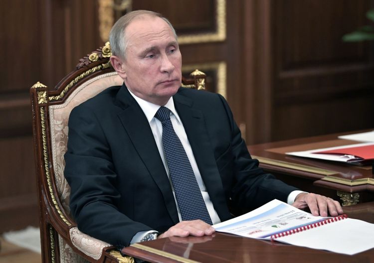 Путин рассказал, сколько россиян вовремя не получает зарплату