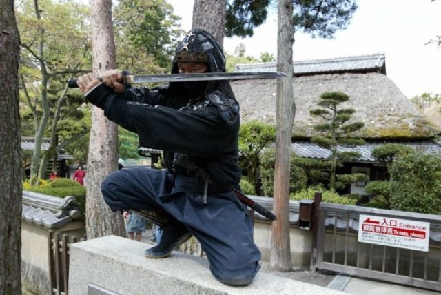 Японская полиция арестовала 74-летнего «ниндзя», обкрадывавшего дома и магазины