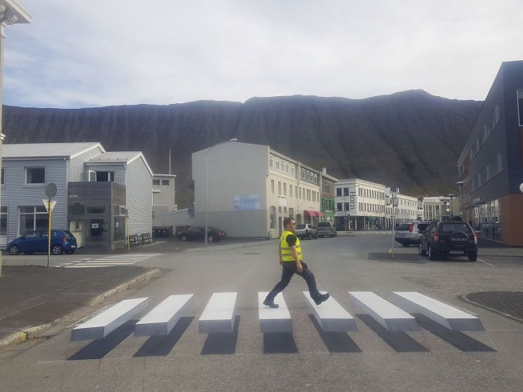 В Исландии появился необычный пешеходный переход