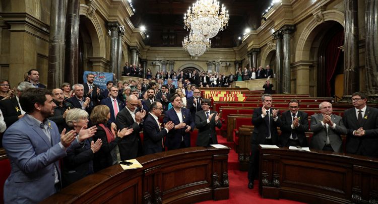 البرلمان الكتلوني يقبل قرار مدريد بحله عاجل