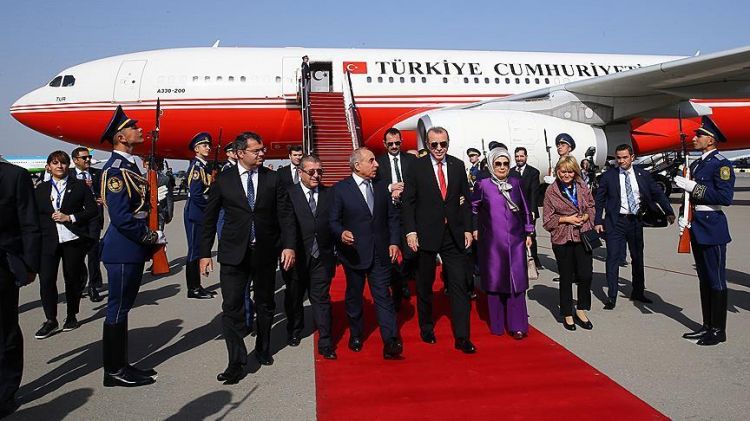 أردوغان يصل العاصمة الأذربيجانية باكو