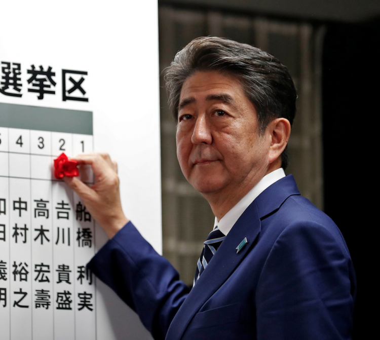 Правительство Синдзо Абэ в полном составе ушло в отставку