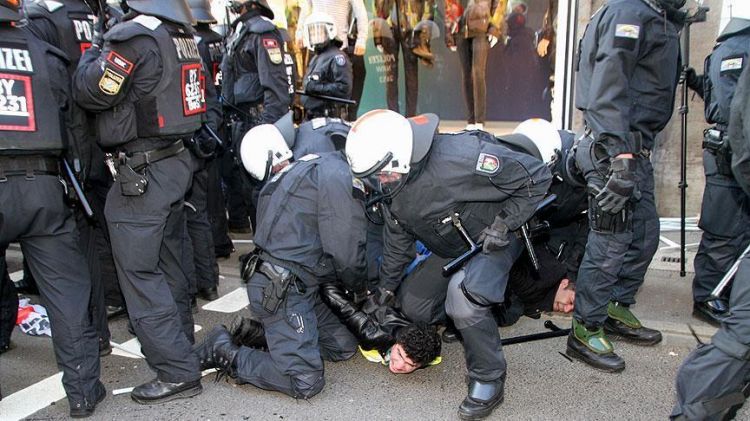 ألمانيا..الشرطة تتدخل لفض أعمال شغب لأنصار "بي كا كا" بمدينة دوسلدورف