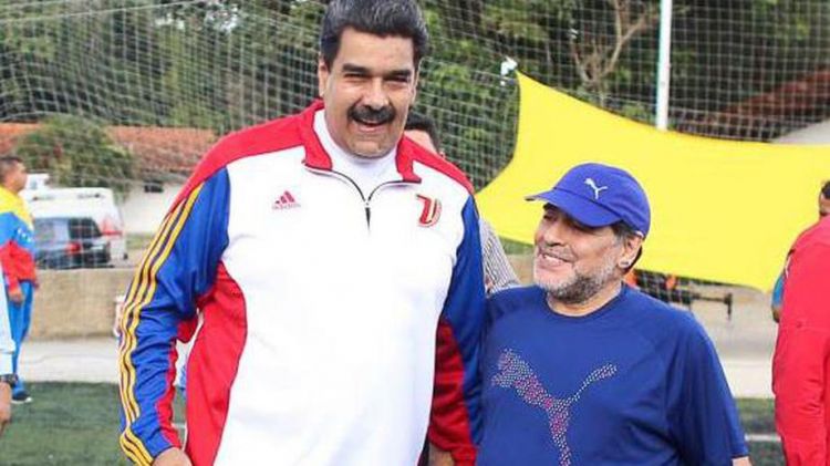 Мадуро сыграл в футбол с Марадоной
