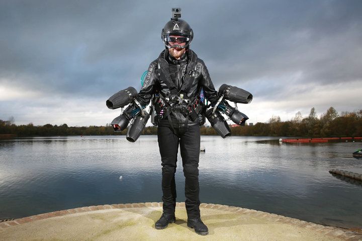 Британец побил мировой рекорд скорости на летающем костюме