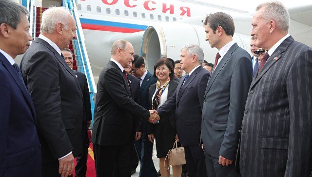 Путин прибыл во Вьетнам