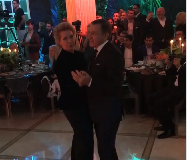 Танец Араза Агаларова с супругой Дмитрия Медведева очаровал пользователей соцсетей