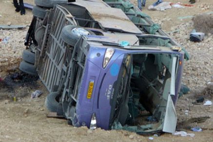 В Колумбии три человека погибли из-за падения автобуса в пропасть