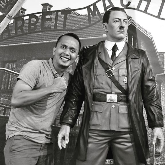 Что сделали со статуей Гитлера в музее в Индонезии?