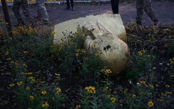 Под Одессой снесли памятник Ленину