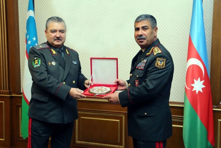 توقيع خطة التعاون العسكرى الثنائى بين أذربيجان وأوزبكستان صور