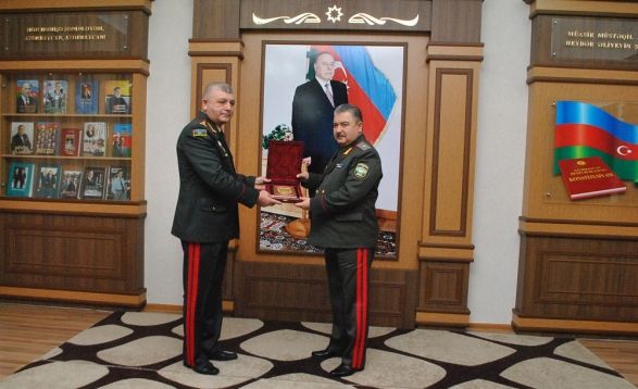 Министр обороны Узбекистана в Военной академии Азербайджана