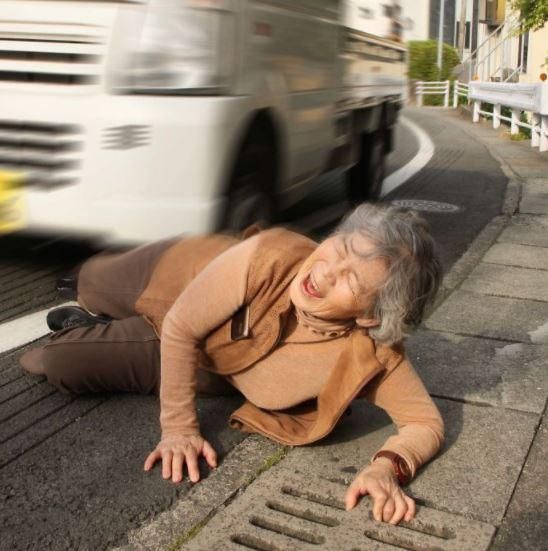 89-летняя японка покорила Сеть странными селфи