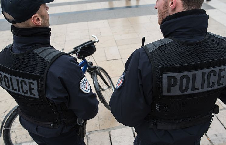 Полицейский убил трех человек в Париже