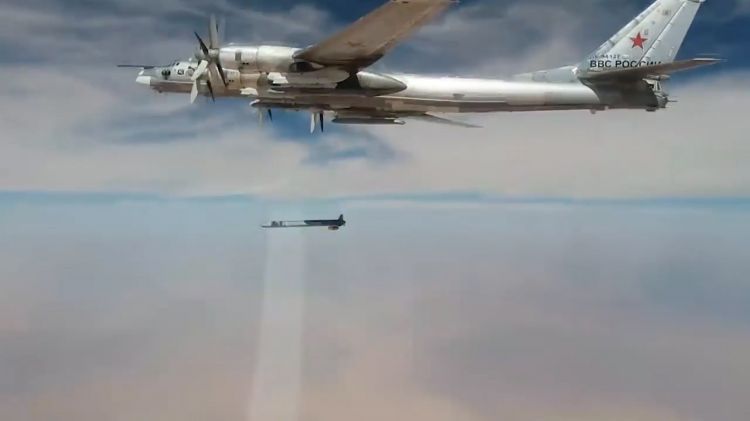 الدفاع الروسية: قاذفات “تو-22 أم3” الاستراتيجية تستهدف مواقع داعش غرب الفرات في سوريا
