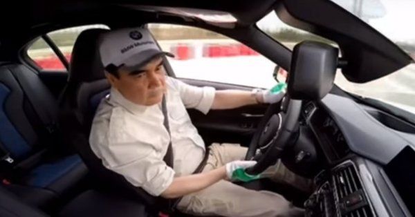 Президент Туркмении устроил дрифт на BMW