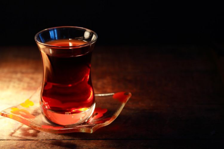 “Çay yeməkdən neçə saat sonra içilməlidir?” HƏKİM AÇIQLADI