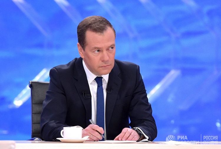 Медведев рассказал, зачем "некоторые государства" используют санкции