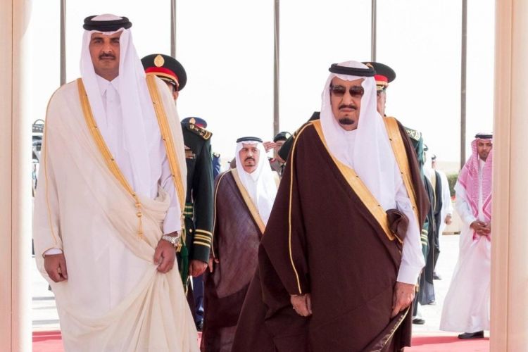 مصدر كويتي: الأمير القطري سيعتذر علنا من العاهل السعودي