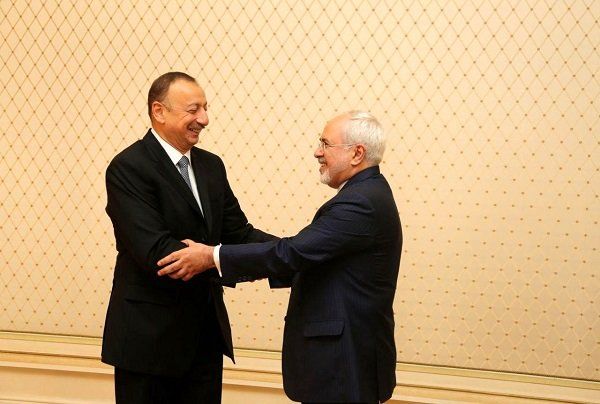 ظريف يلتقي الرئيس الاذربيجاني الهام علييف على هامش مؤتمر قلب آسيا