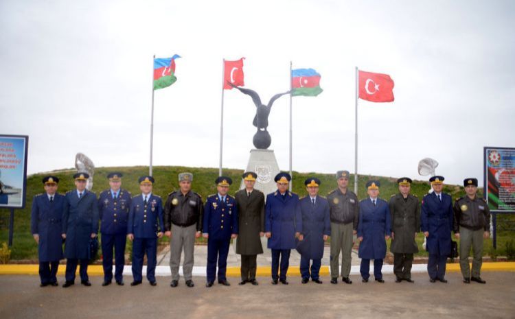 قائد القوات الجوية التركية في المطارات العسكرية الأذربيجانية