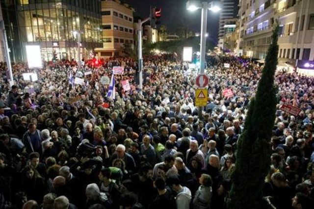 عشرات الآلاف من الإسرائيليين يحتجون ضد نتنياهو والفساد