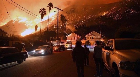 حريق غابات يدمر مئات المنازل في كاليفورنيا
