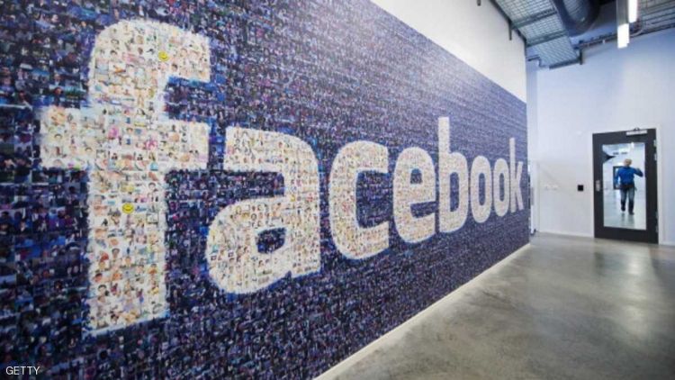 فيسبوك ينحاز للرجال في "الفضائح الجنسية"!