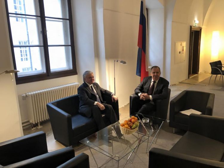 Lavrov Vyanada Nalbandyanla zarafatlaşdı