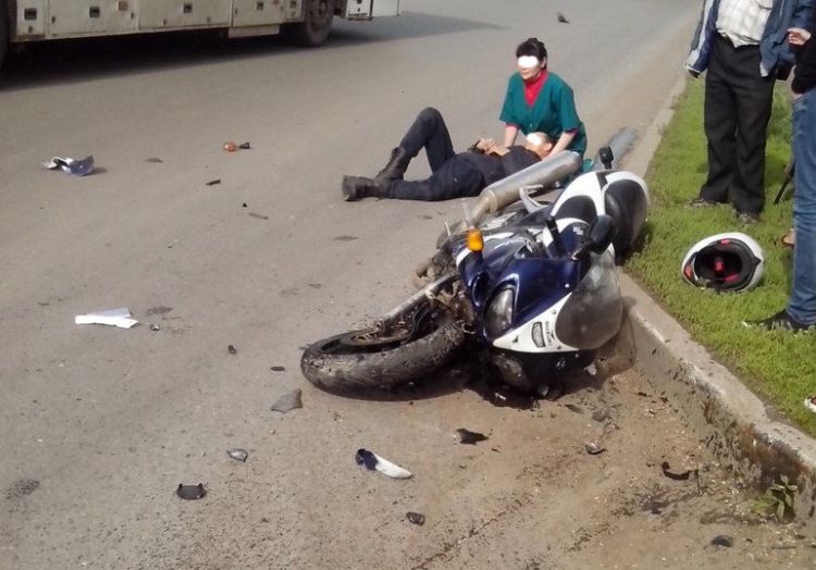 Mотоциклиста расшибла слетевшая с грузовика покрышка