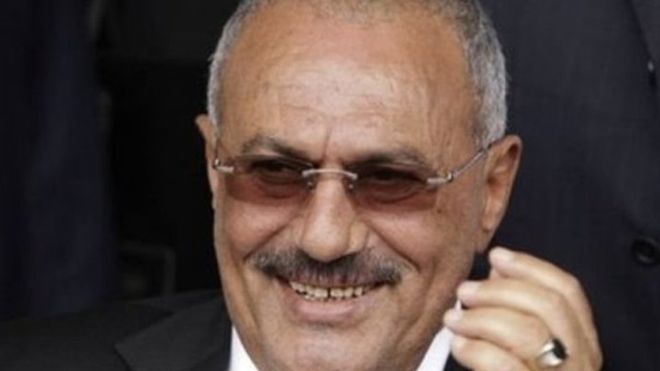 الحوثيون يدفنون جثمان الرئيس اليمني السابق صالح في قريته بحضور نحو 20 شخصا