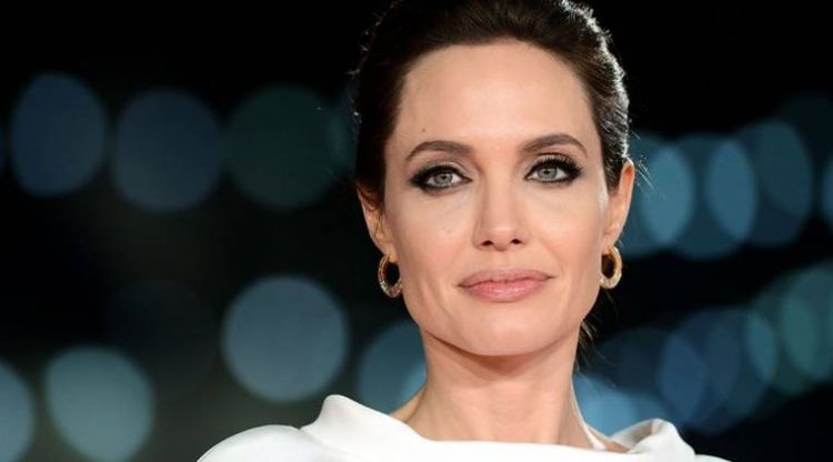 Angelina Jolie Confesses She Became An Actor To Help Her Mother 9464