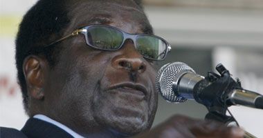 رئيس زيمبابوى السابق موجابى يجرى فحوصات طبية فى مستشفى بسنغافورة