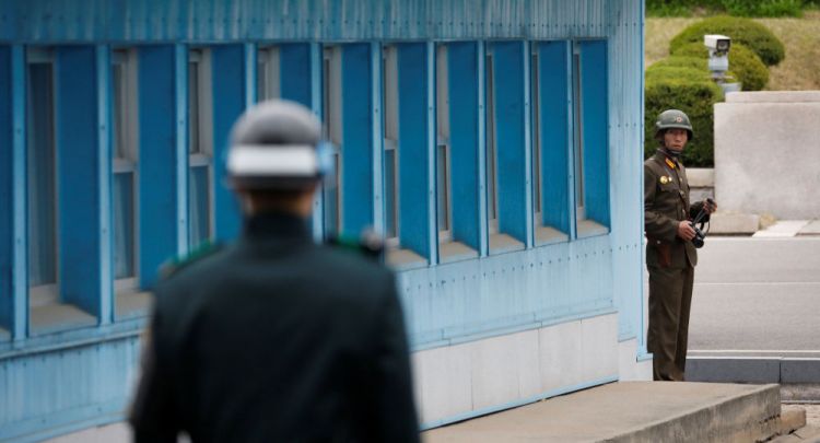 جندي كوري شمالي منشق ينقل إلى مستشفى عسكري بكوريا الجنوبية