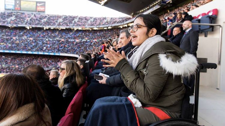 Футболисты «Барселоны» исполнили мечту девушки с ограниченными возможностями