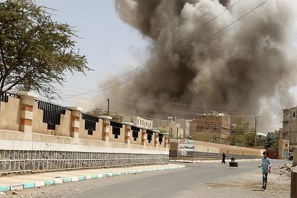 Yəməndə ərəb koalisiyası toydan qayıdan insanları bombadı 10 qadın öldü
