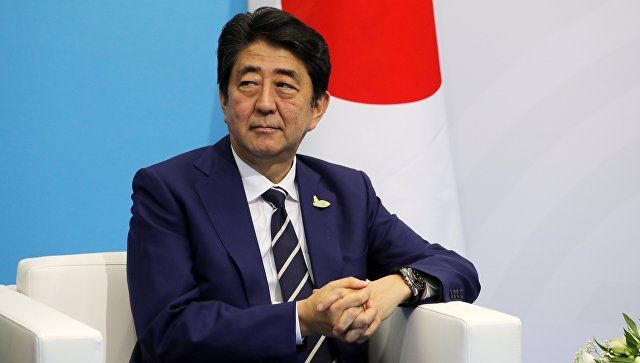 Премьер Японии хочет решить проблему "принадлежности четырех островов"