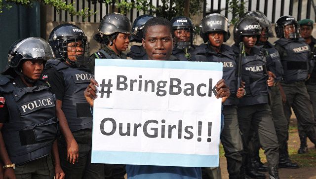 WSJ назвала цену освобождения похищенных "Боко Харам" нигерийских школьниц