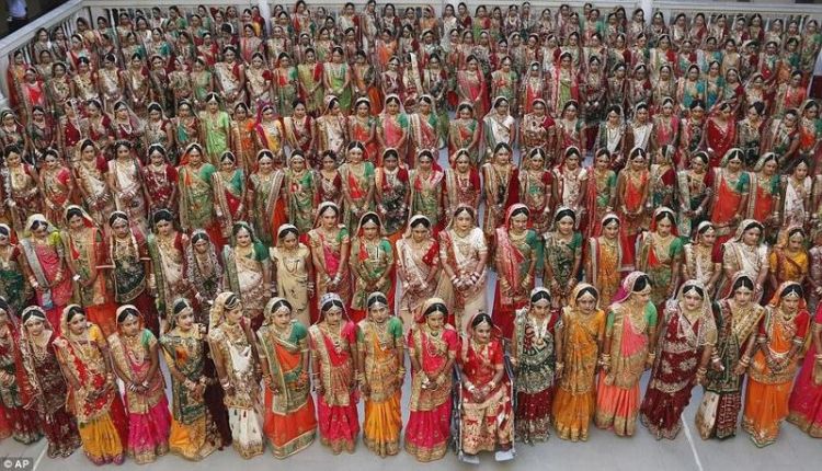 عرس جماعي لـ251 عروساً في الهند.. وهذه دوافع المموّل!