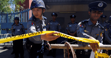 السلطات البورمية تمدد اعتقال صحفيين اثنين من وكالة رويترز